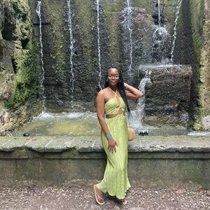 Meet your Posher, Shatavia